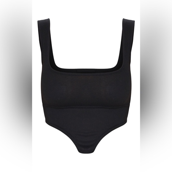 PRETTYLITTLETHING Black Ribbed Cropped Tank Top Sleeveless Casual Shirt Dip Hem - Picture 5 of 16